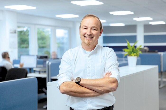 2009894039 Portrait of production line workers controlling manufacturing process of modern packaging industrial machine in printing factory.